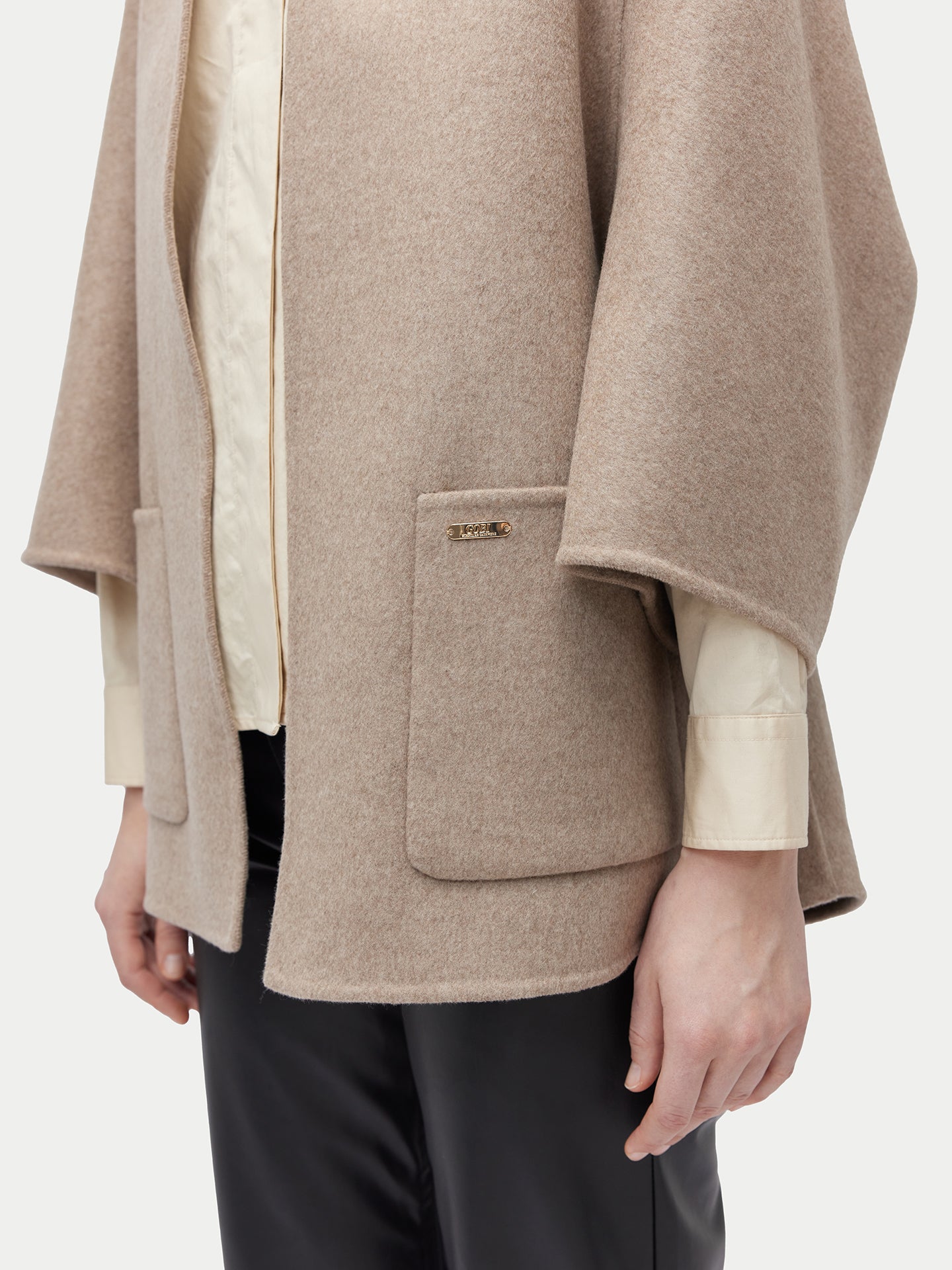 Ponchojacke aus Kaschmir mit Tasche