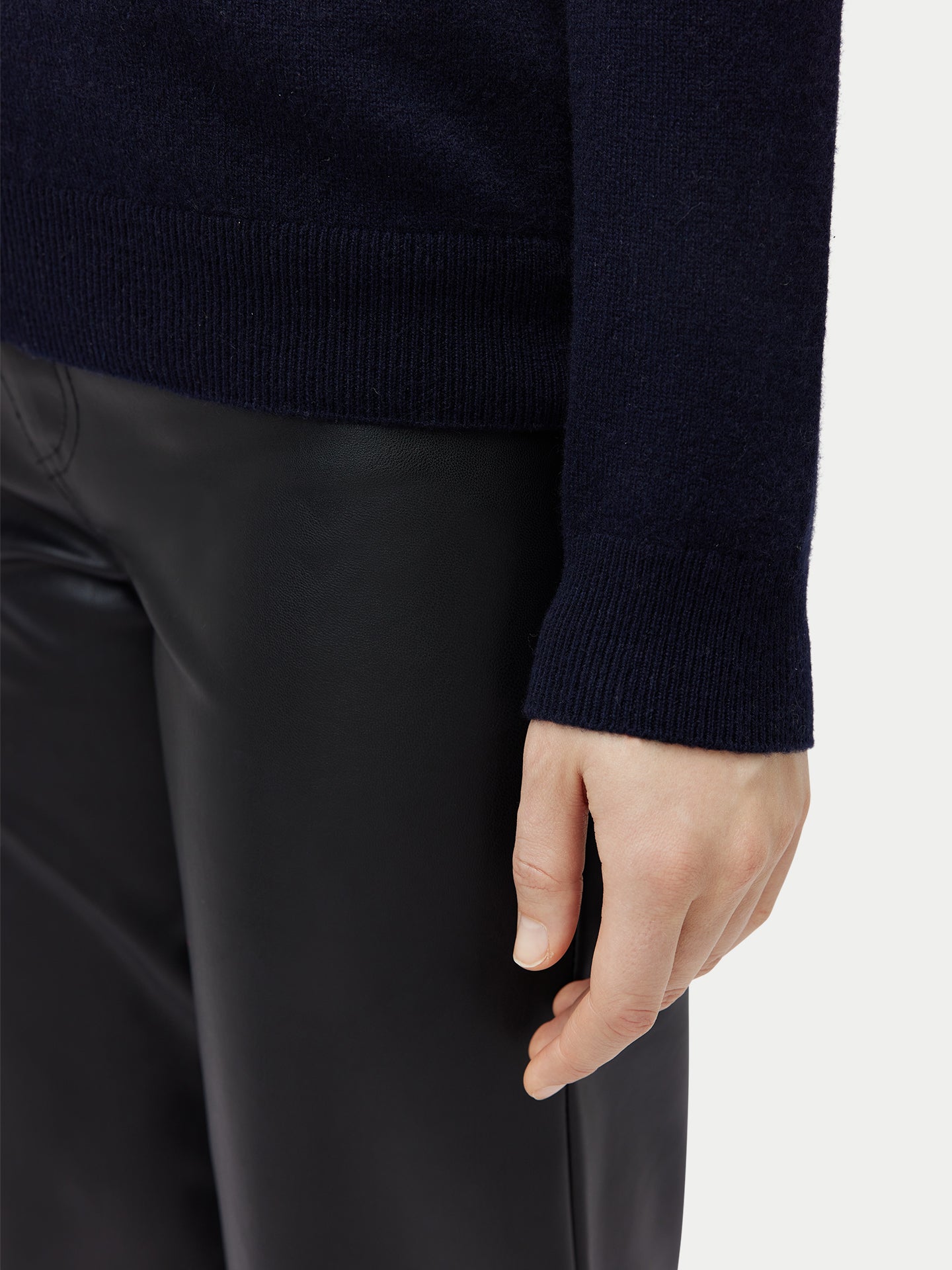 Kaschmir Strickjacke mit R-Ausschnitt und Knöpfen