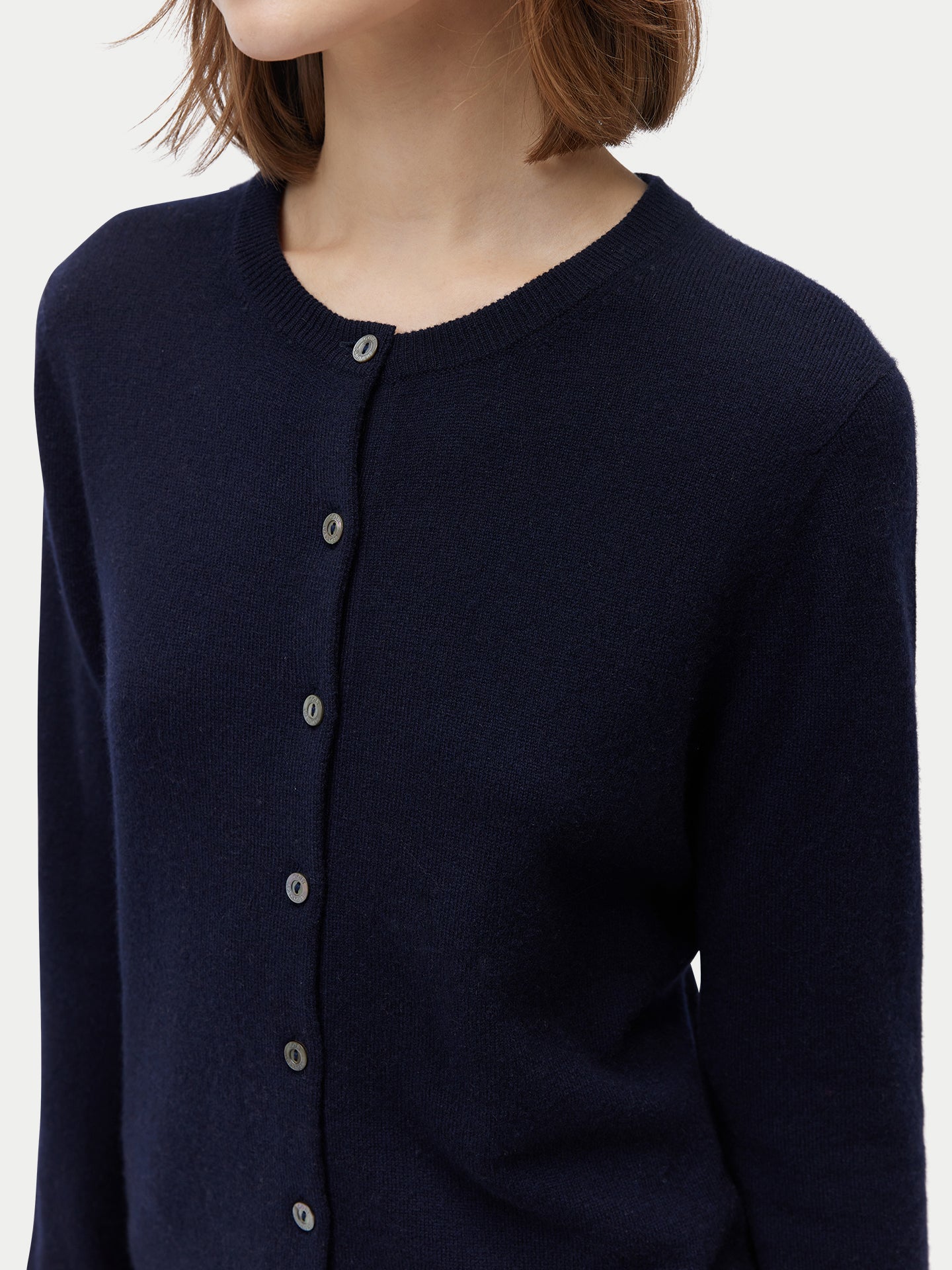 Kaschmir Strickjacke mit R-Ausschnitt und Knöpfen