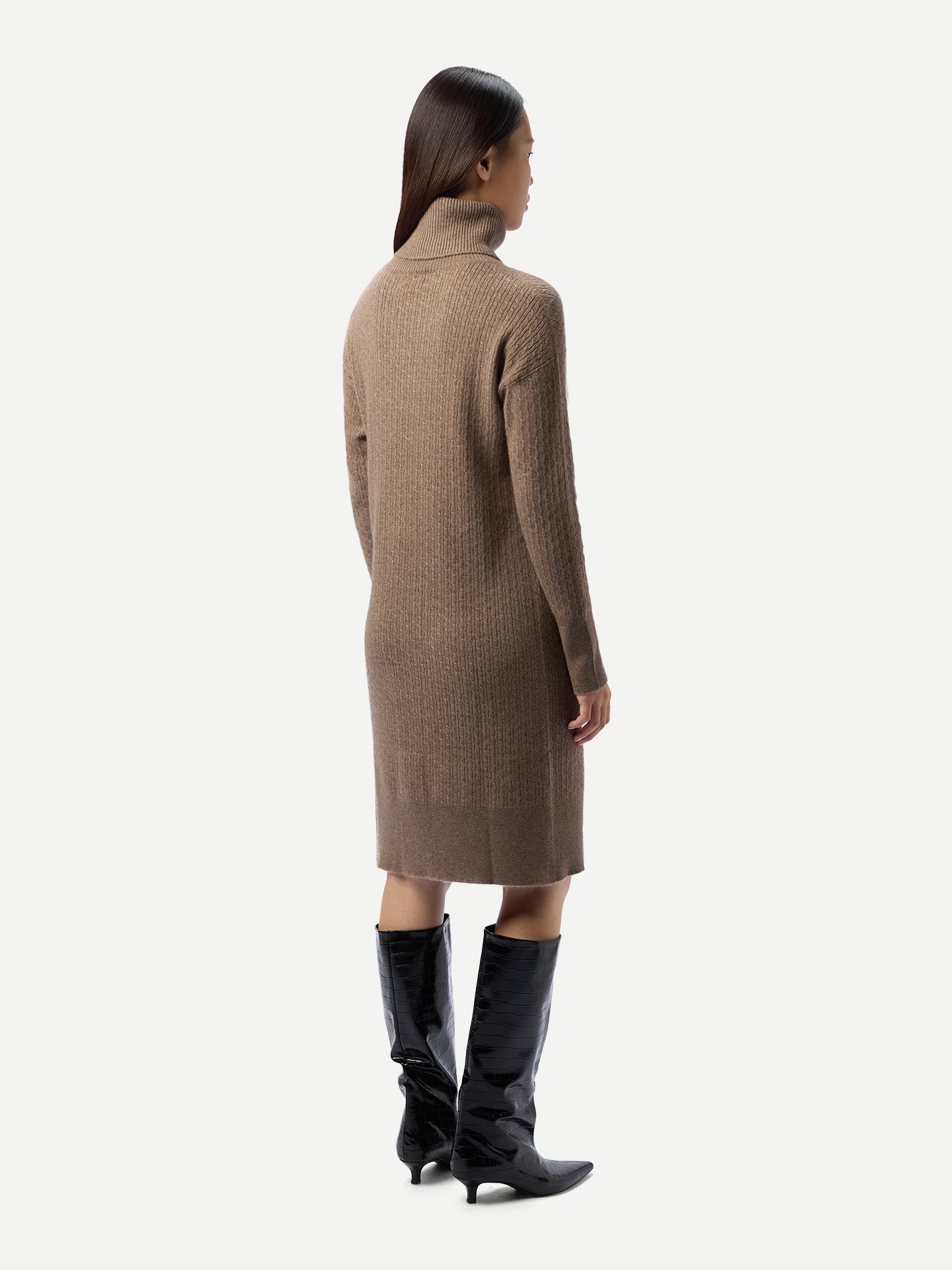 Nahtloses Kaschmir-Kleid mit Rollkragen