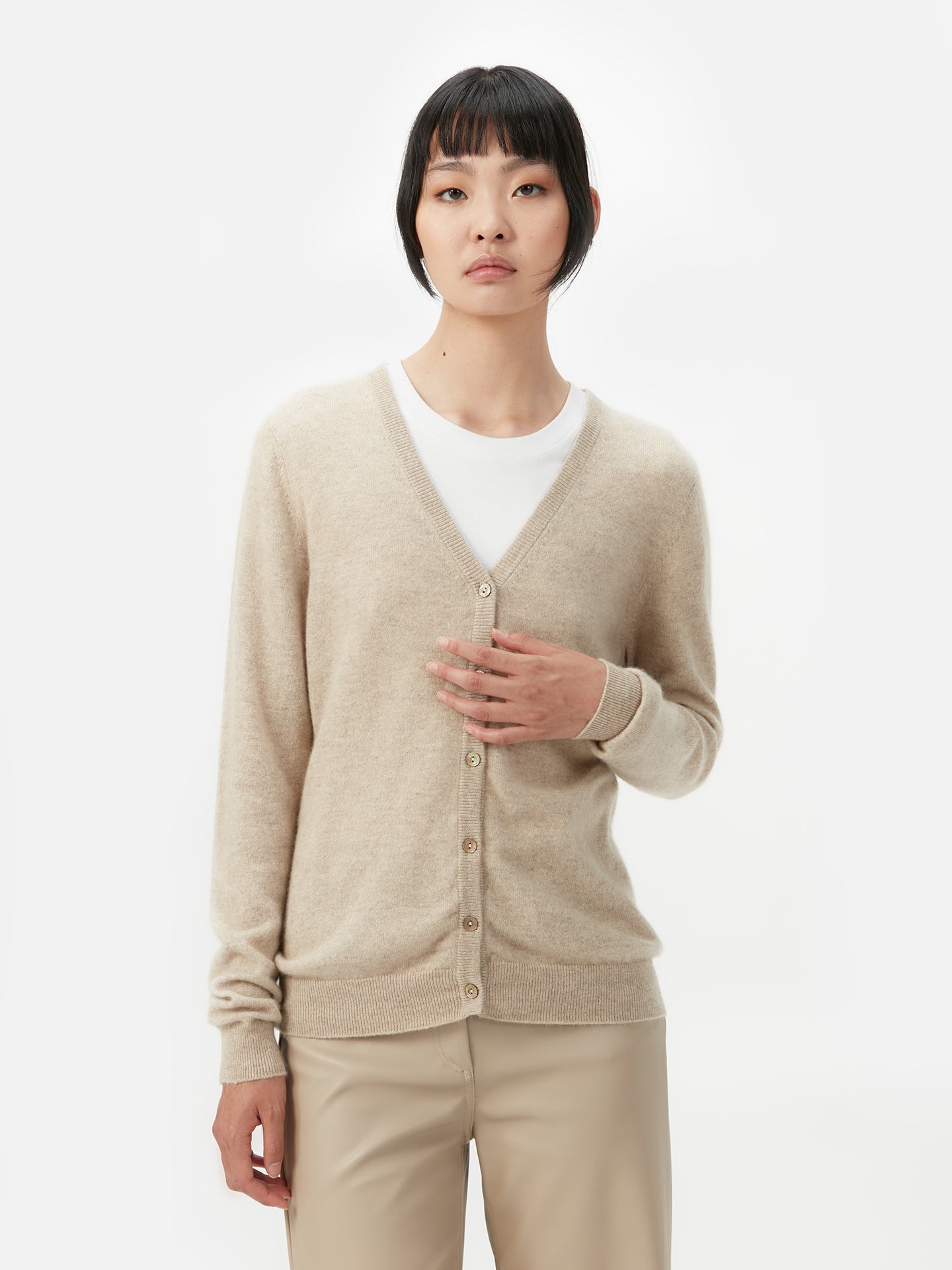 Naturfarbe V-Ausschnitt Kaschmirstrickjacke