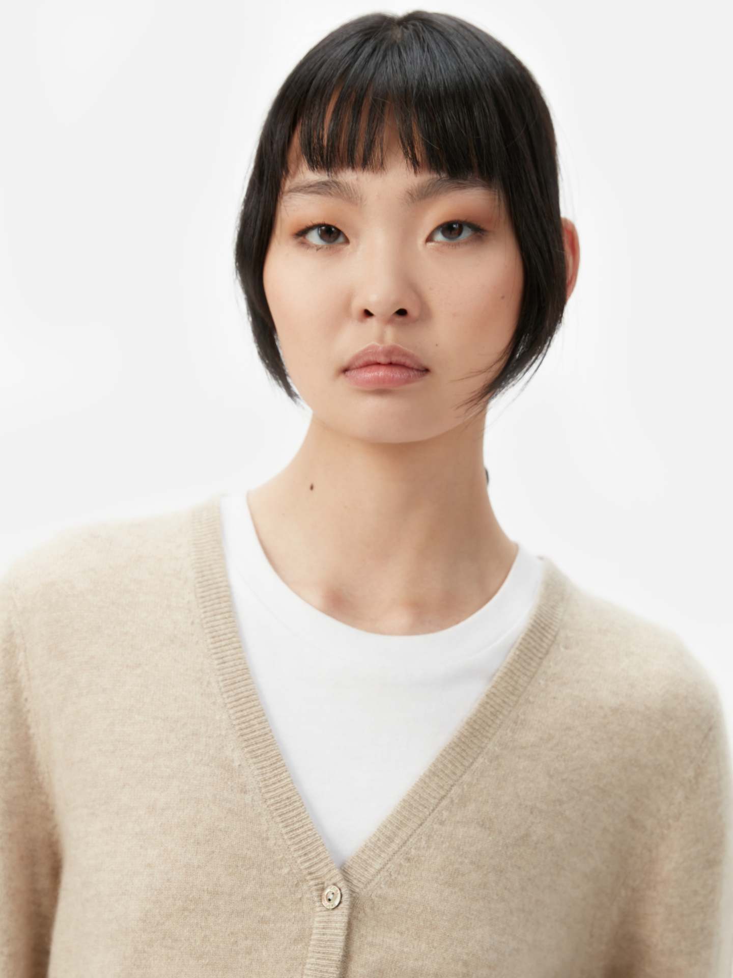 Naturfarbe V-Ausschnitt Kaschmirstrickjacke