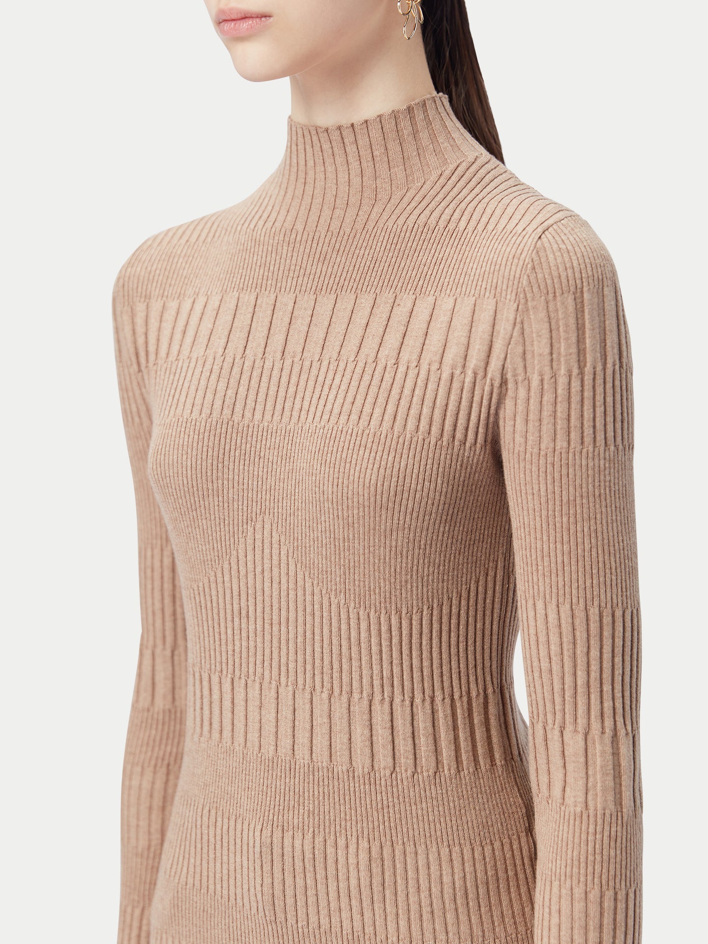 Hochgeschlossener Rippenpullover aus Baumwoll-Seiden-Kaschmir-Mischung