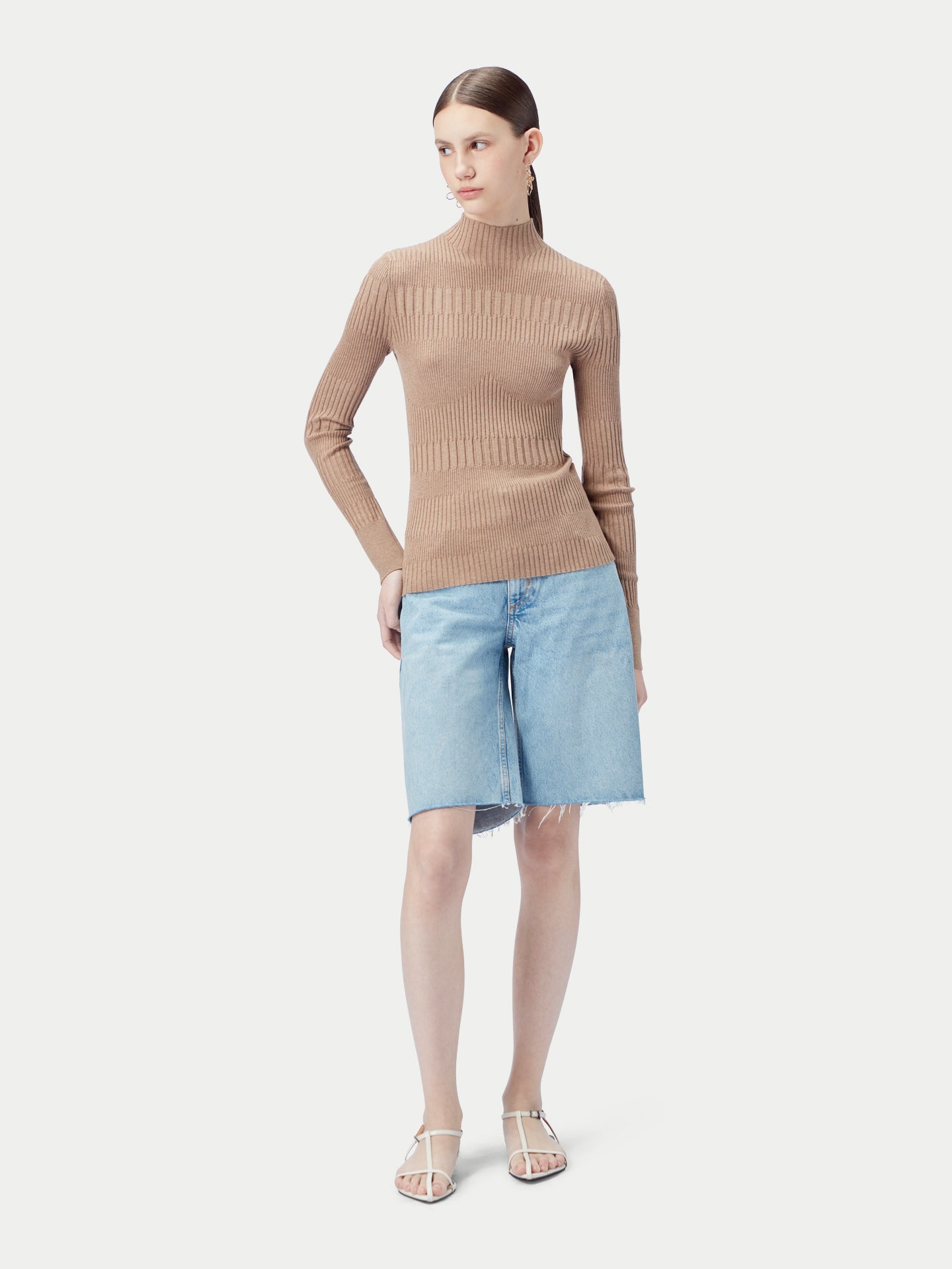 Hochgeschlossener Rippenpullover aus Baumwoll-Seiden-Kaschmir-Mischung