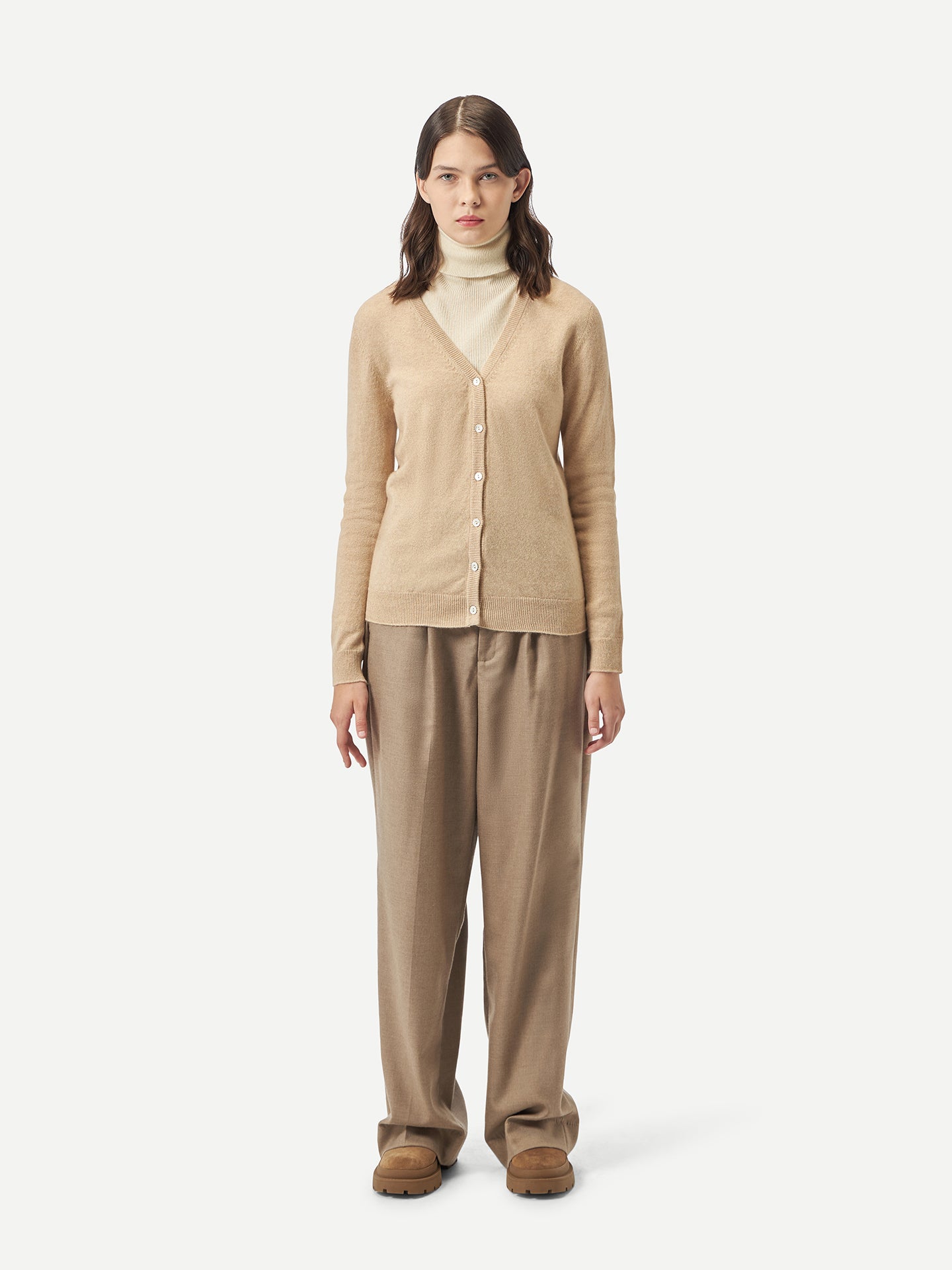 Naturfarbe V-Ausschnitt Kaschmirstrickjacke