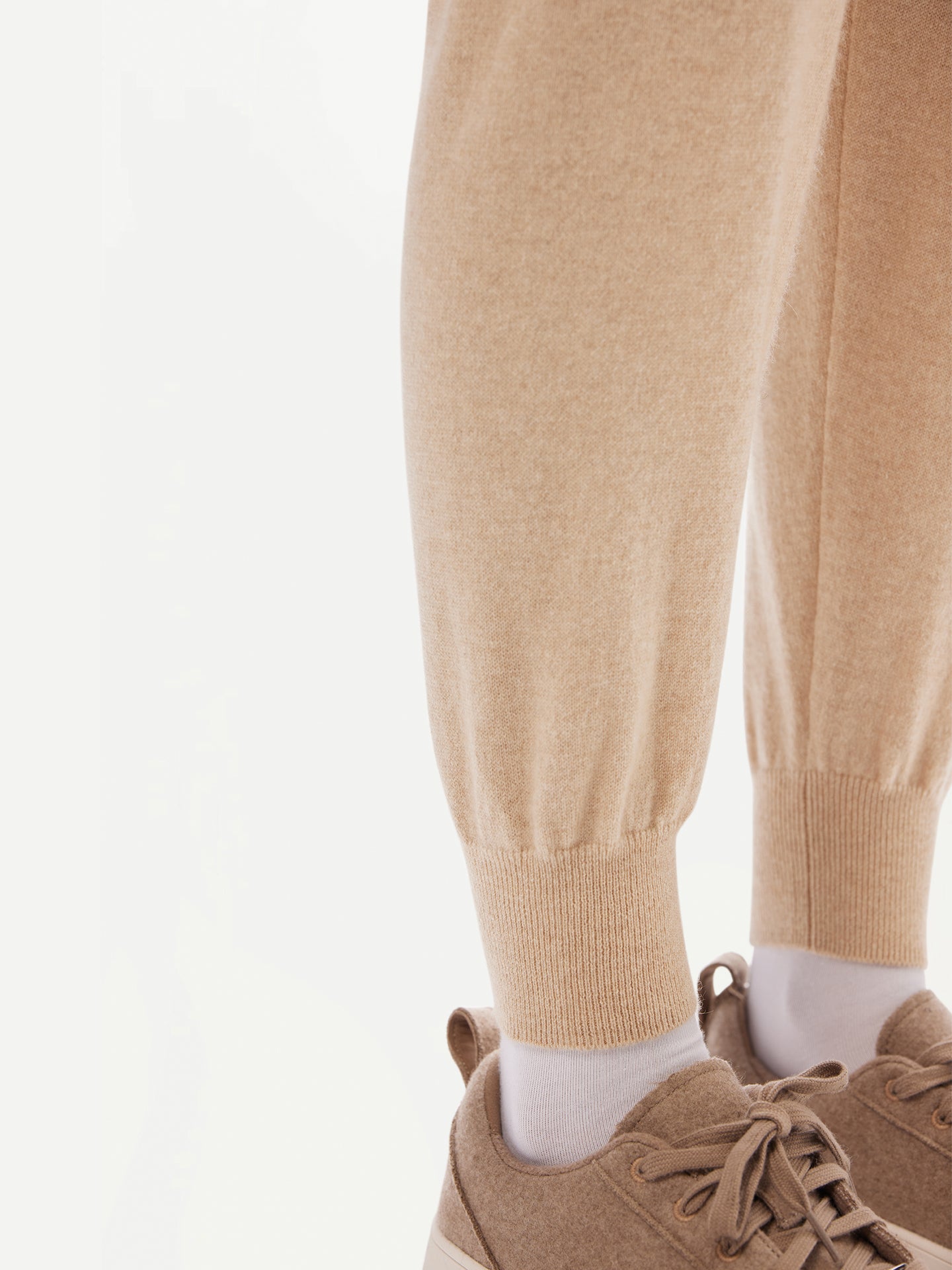 Naturfarbe Kaschmir-Joggingshose mit Bündchen