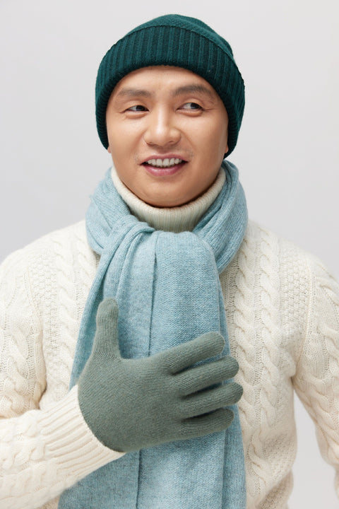 Rippenstrick Kaschmir Mütze /Unisex/ in Mandel, Editorial-Foto