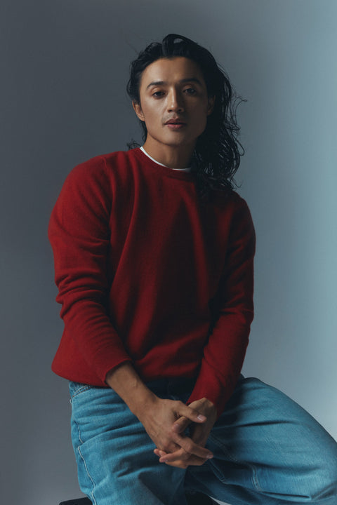 Basic Kaschmirpullover mit R-Ausschnitt, Editorial-Foto