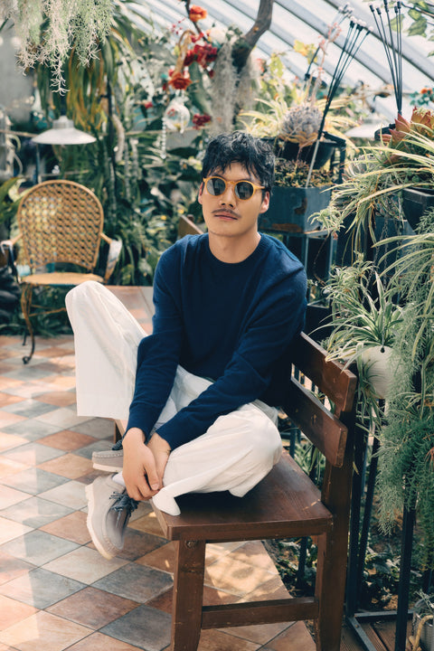 Basic Kaschmirpullover mit R-Ausschnitt, Editorial-Foto