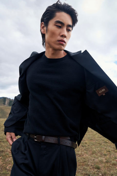 Basic Kaschmirpullover mit R-Ausschnitt, Editorial-Foto