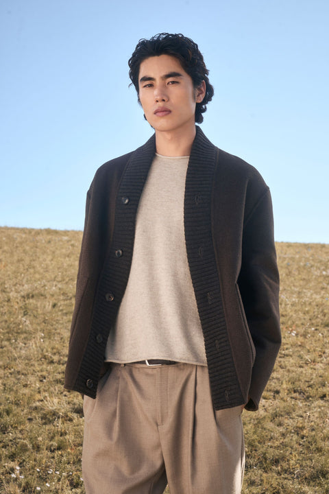 Kaschmirpullover mit Rollkante, Rundhals, Editorial-Foto