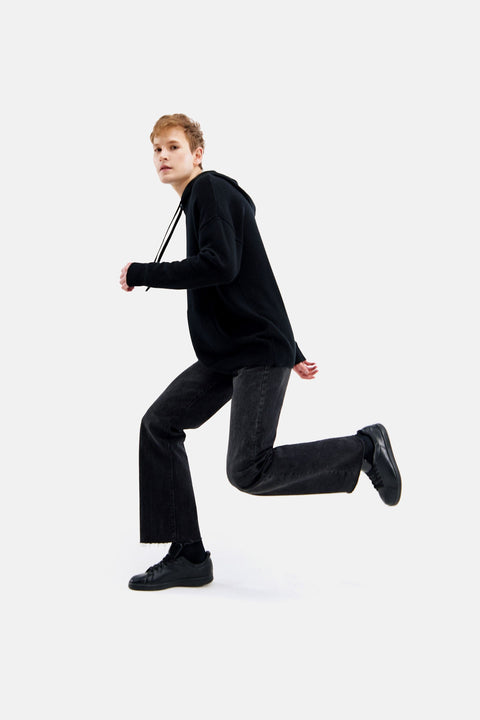 Herren Kaschmirpullover mit Kapuze in Capulet Olive, Editorial-Foto