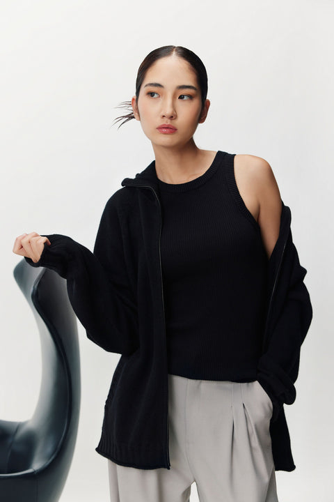 Geripptes Tank-Top aus Baumwoll-Seiden-Kaschmir-Mischung, Editorial-Foto