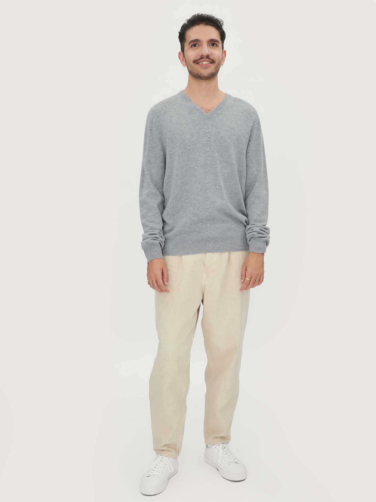 Herren Kaschmir Basic V-Ausschnitt Pullover Hellgrau - Gobi Cashmere