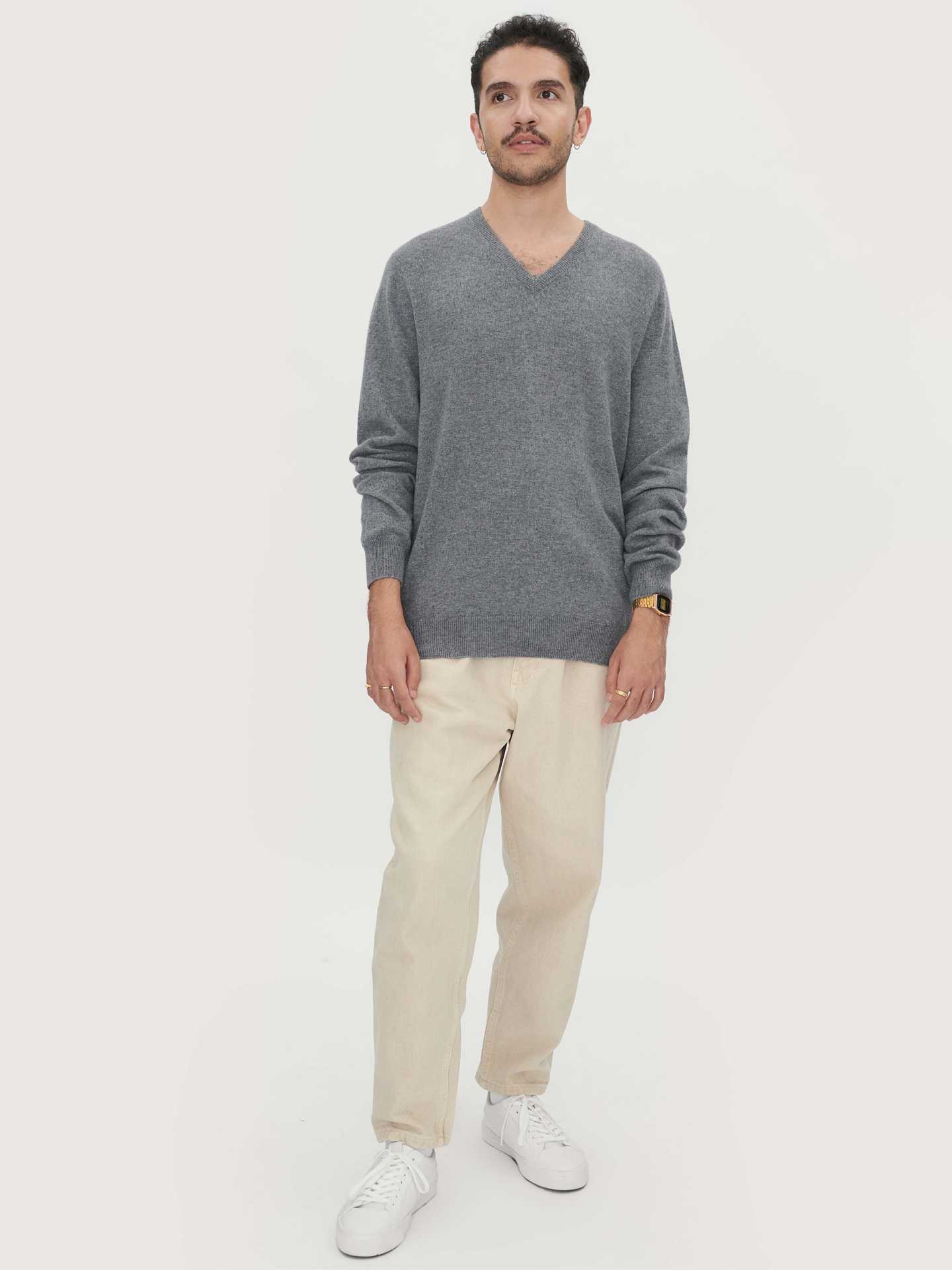 Herren Kaschmir Basic V-Ausschnitt Pullover Plum Kitten - Gobi Cashmere
