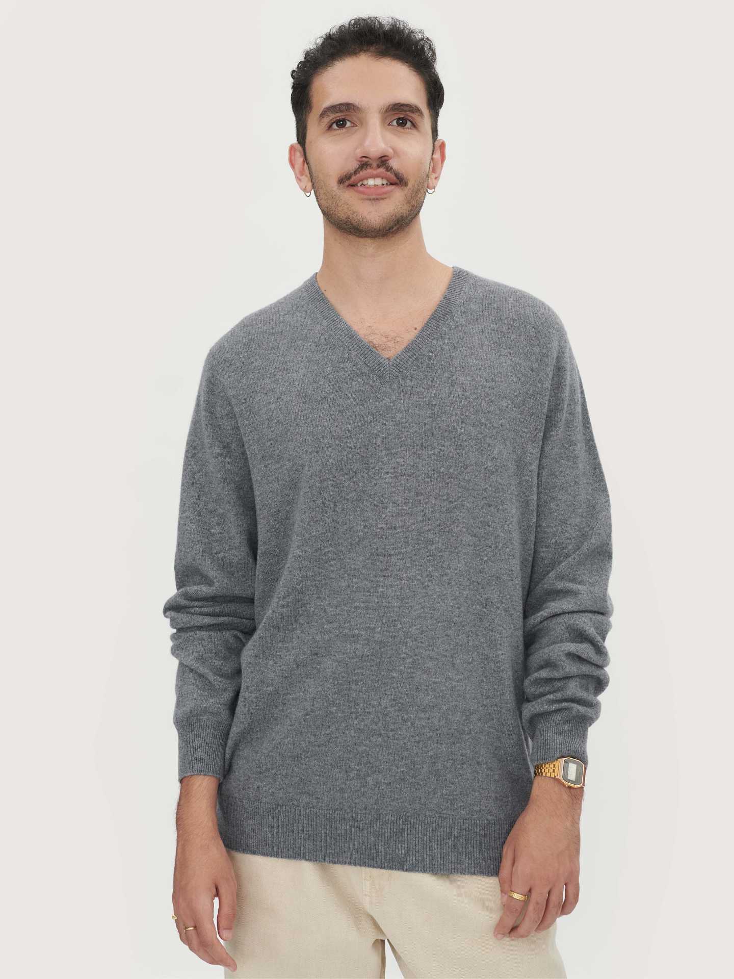 Herren Kaschmir Basic V-Ausschnitt Pullover Plum Kitten - Gobi Cashmere
