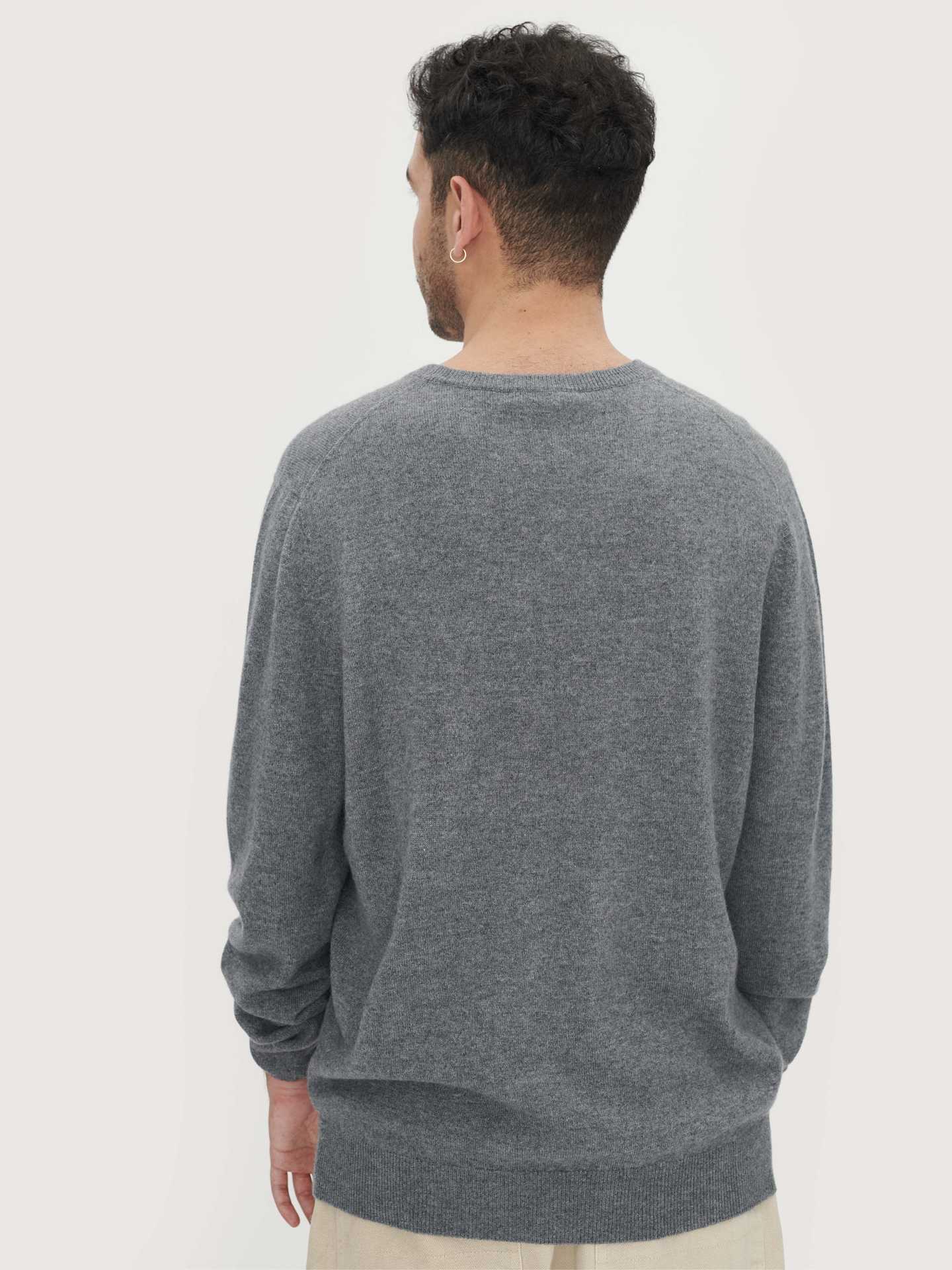 Herren Kaschmir Basic V-Ausschnitt Pullover Plum Kitten - Gobi Cashmere