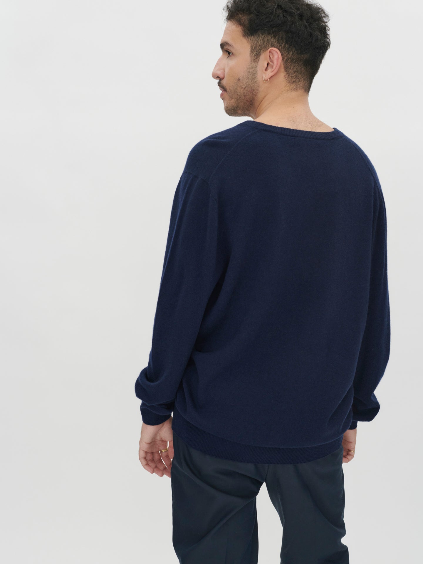Herren Kaschmir Basic V-Ausschnitt Pullover Marineblau - Gobi Cashmere