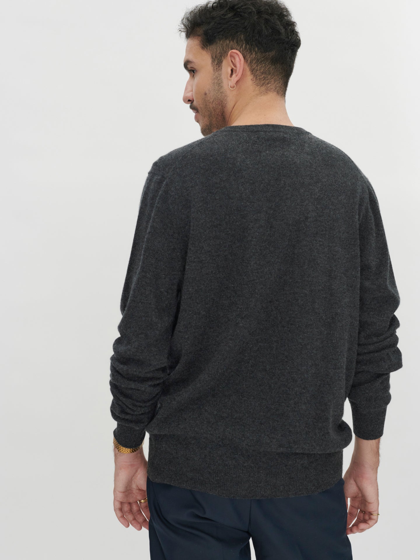 Herren Kaschmir Basic V-Ausschnitt Pullover Holzkohle - Gobi Cashmere