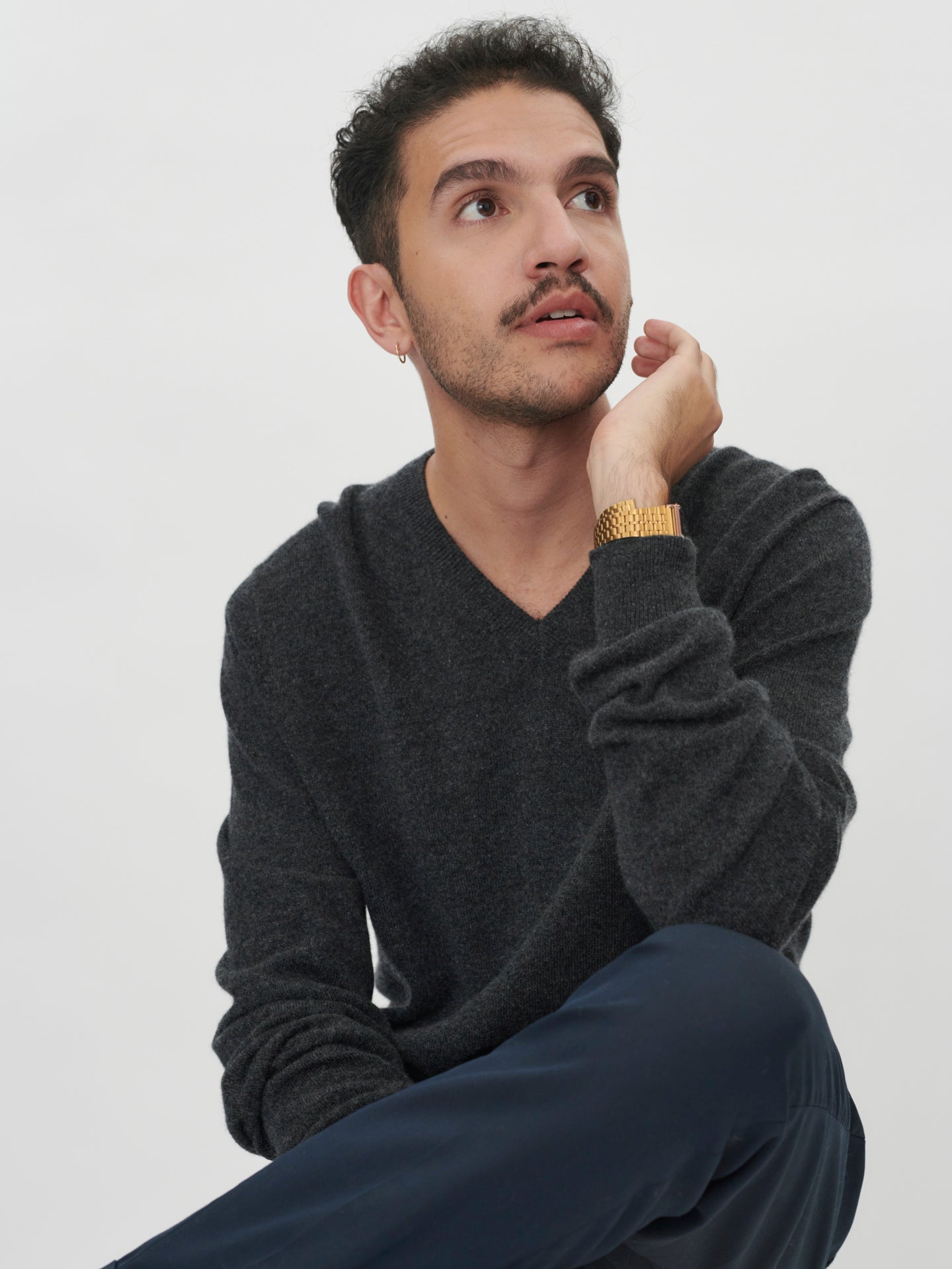 Herren Kaschmir Basic V-Ausschnitt Pullover Holzkohle - Gobi Cashmere