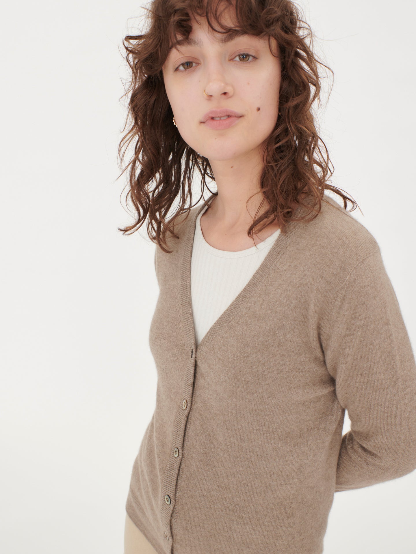 Damen Kaschmir V-Ausschnitt Strickjacke Taupe - Gobi Cashmere