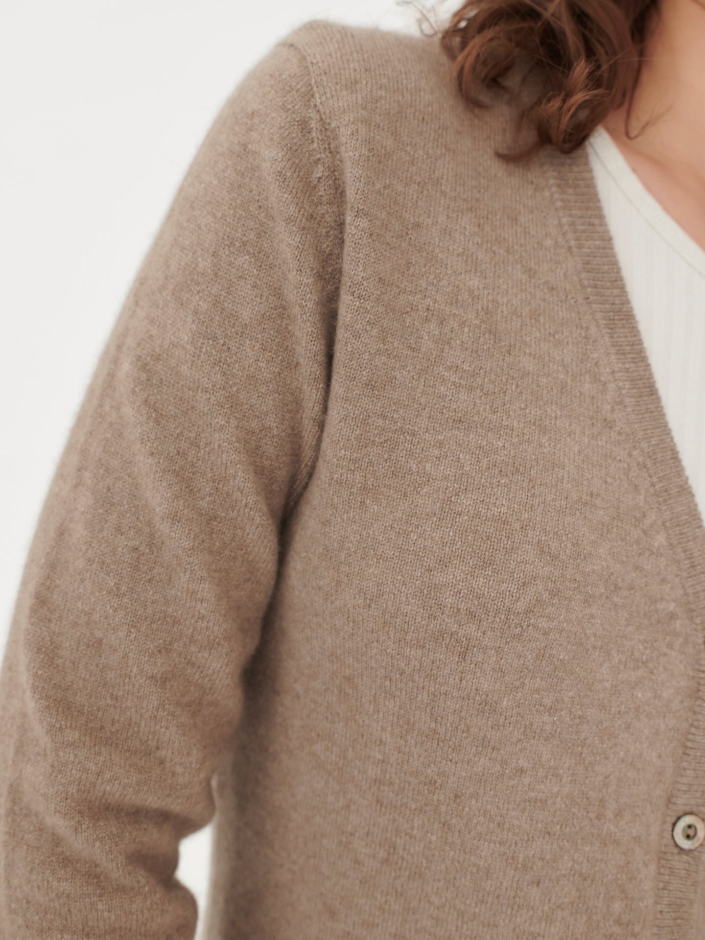 Damen Kaschmir V-Ausschnitt Strickjacke Taupe - Gobi Cashmere