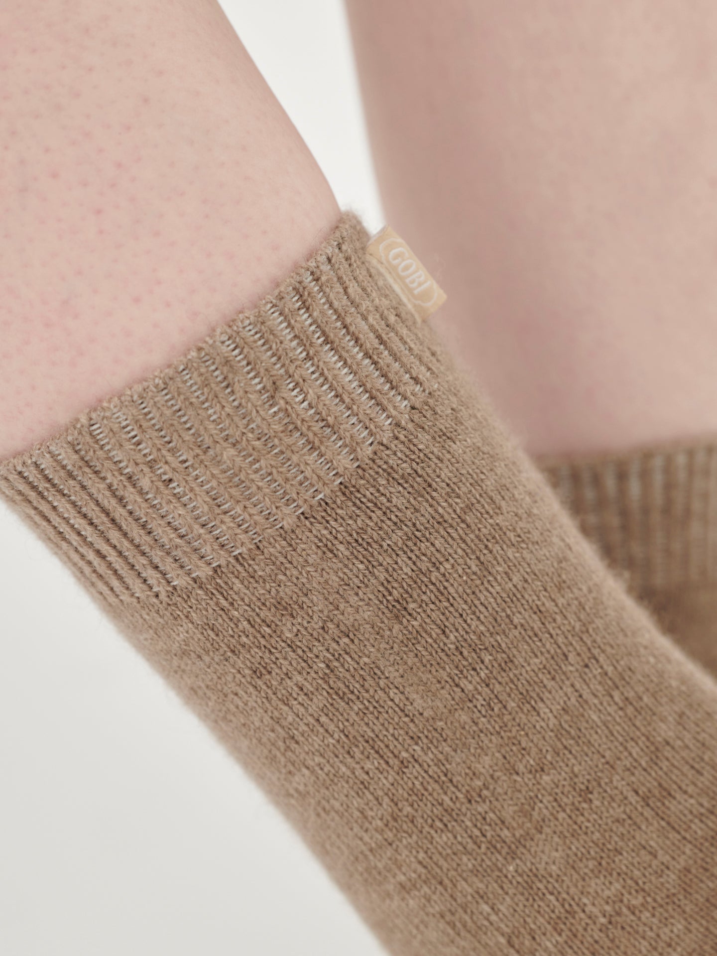 Unisex Kaschmir Trimmstrick-Socken Taupe - Gobi Cashmere