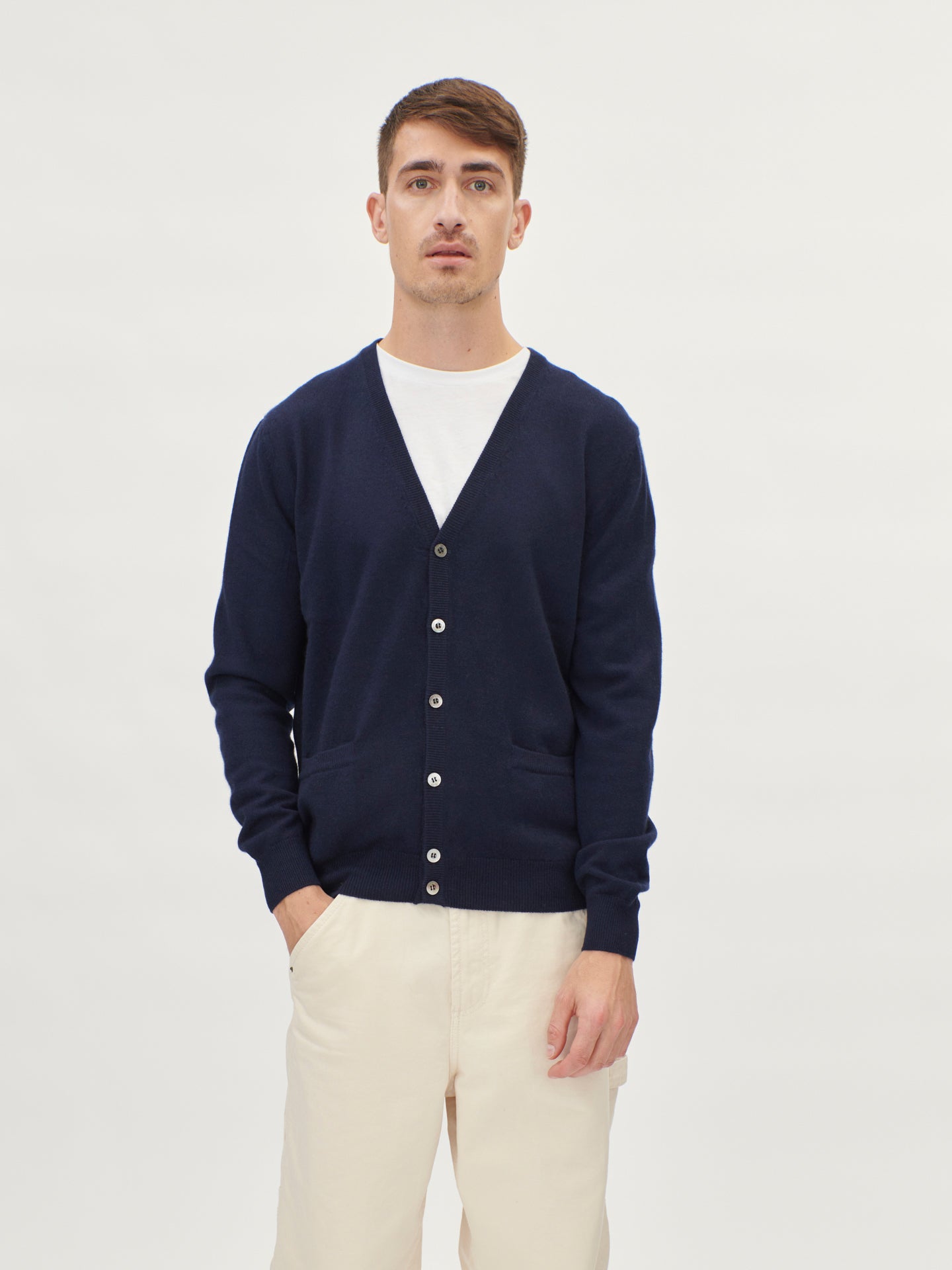 Herren Kachmir V-Ausschnitt Strickjacke Mit Knöpfen Marineblau - Gobi Cashmere