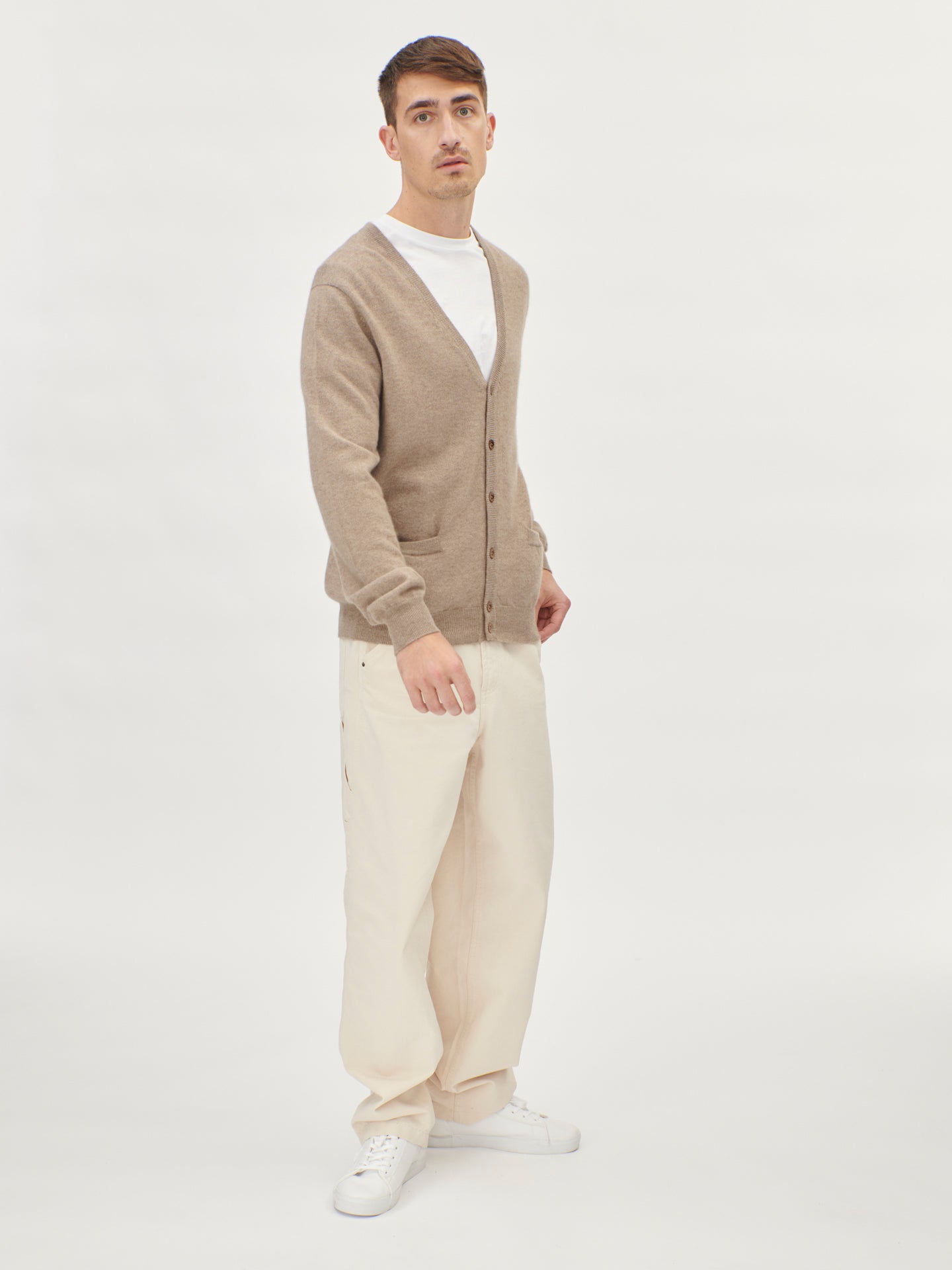 Herren Kachmir V-Ausschnitt Strickjacke Mit Knöpfen Taupe - Gobi Cashmere