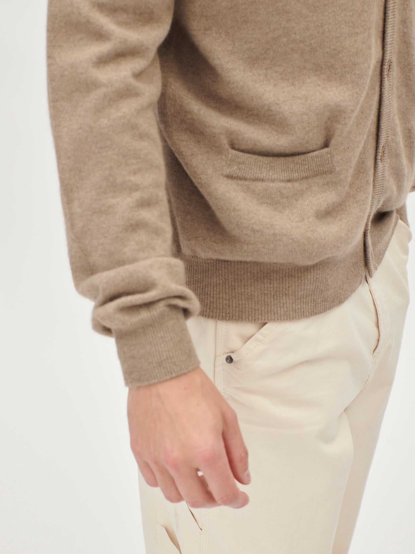 Herren Kachmir V-Ausschnitt Strickjacke Mit Knöpfen Taupe - Gobi Cashmere