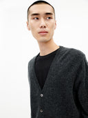 Herren Kashmir V-Ausschnitt Strickjacke Holzkohle | GOBI Cashmere
