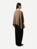 Timeless Kaschmir-Poncho mit Bootsausschnitt Taupe - Gobi Cashmere