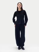 Kaschmirpullover mit ausgestelltem Saum und Rundhalsausschnitt
