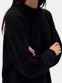 Kaschmirpullover mit Zopf-Raglanärmeln und Rundhalsausschnitt