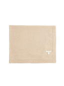 Kaschmir Strickdecke in Beige, gefaltet als Flatlay mit gestricktem Rand