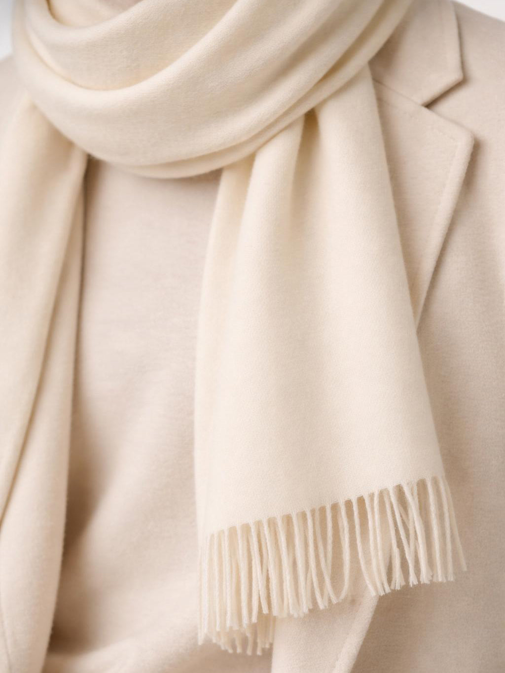 Naturfarbe Fransenschal mit Stickerei