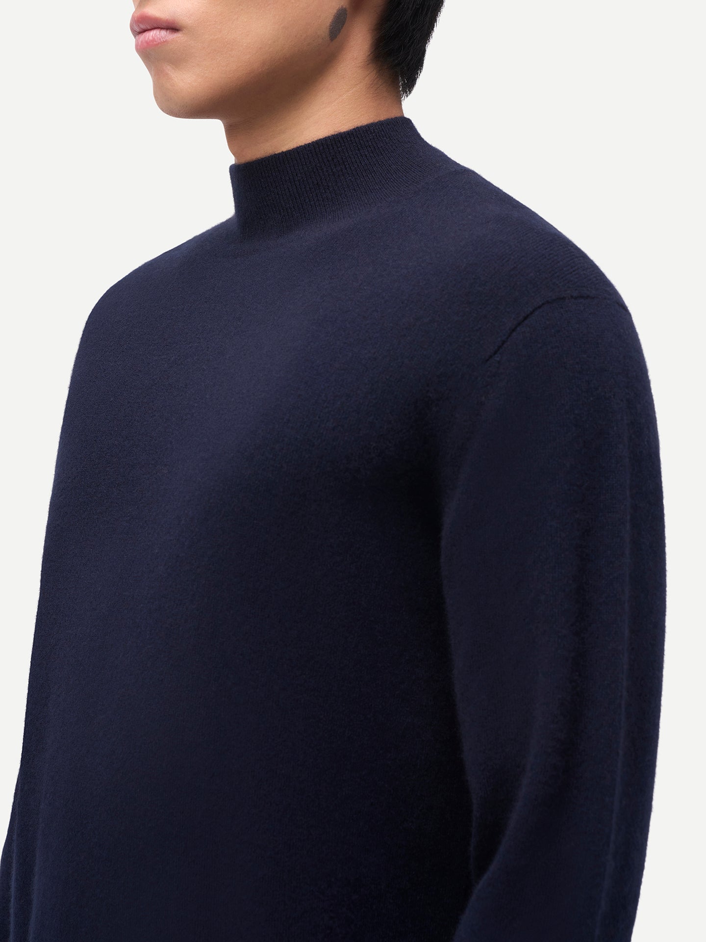 Zeitloser Kaschmirpullover mit Stehkragen
