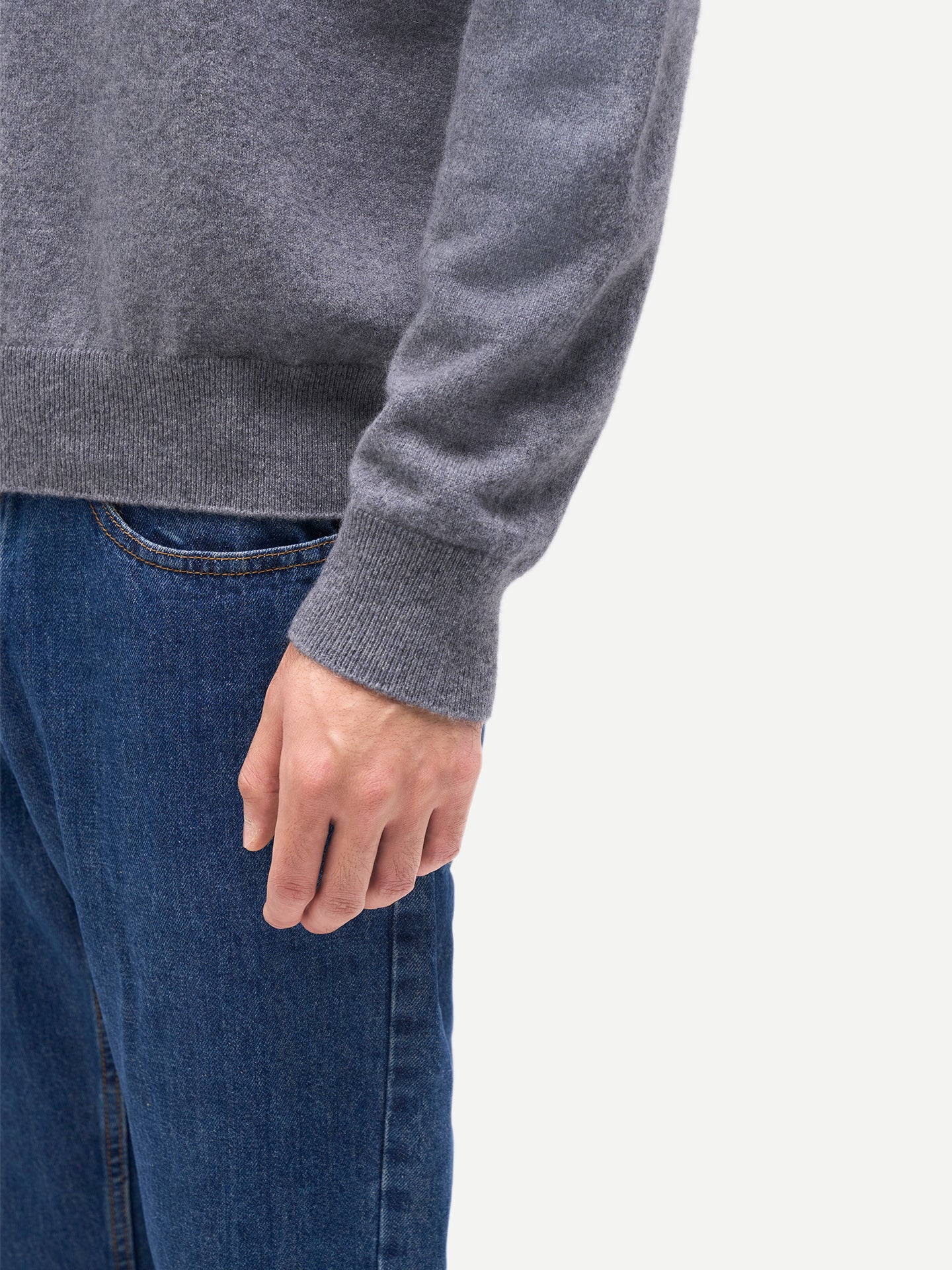Zeitloser Kaschmirpullover mit Stehkragen