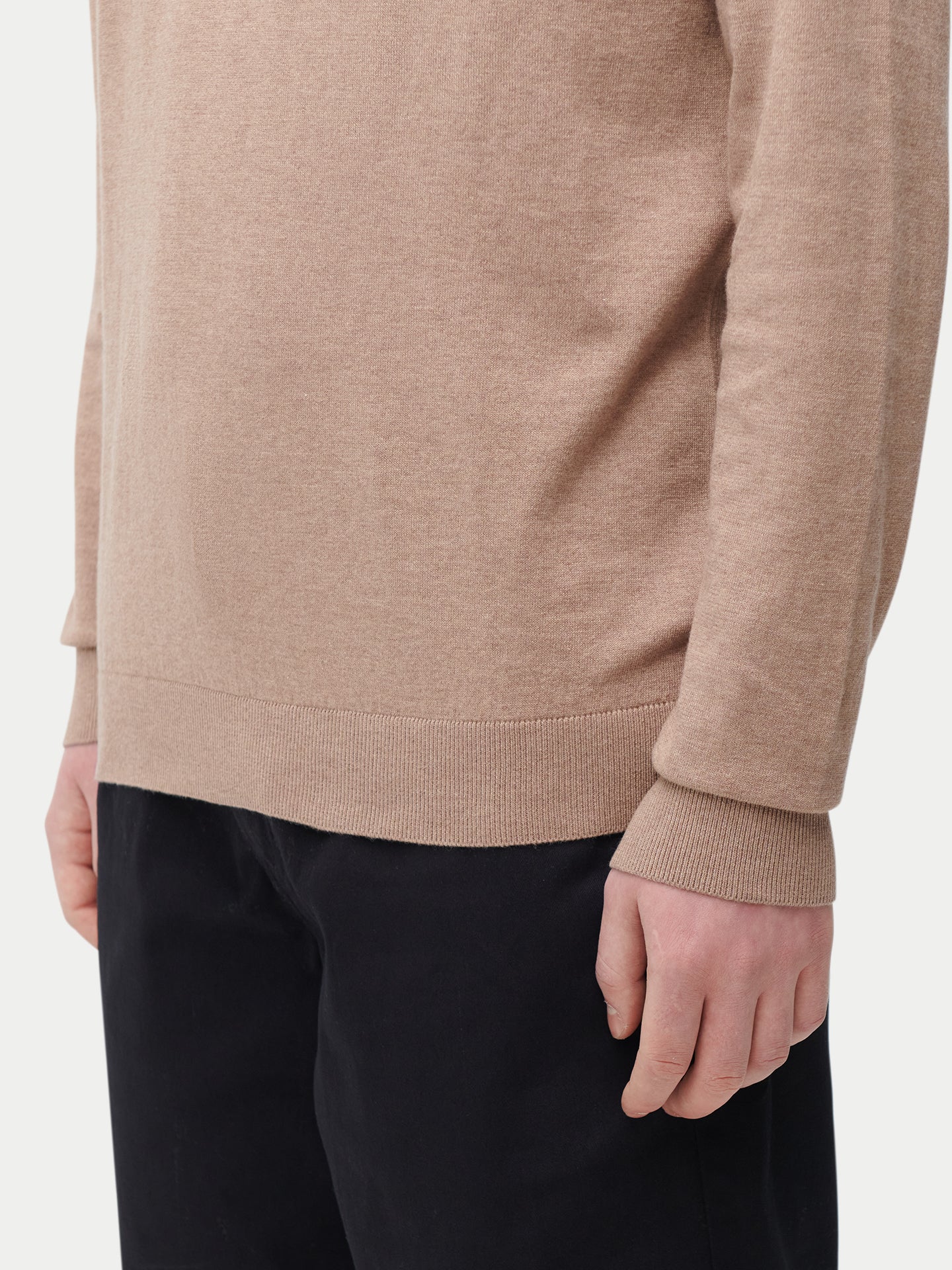 Pullover mit R-Ausschnitt aus Baumwoll-Seiden-Kaschmir-Mischung