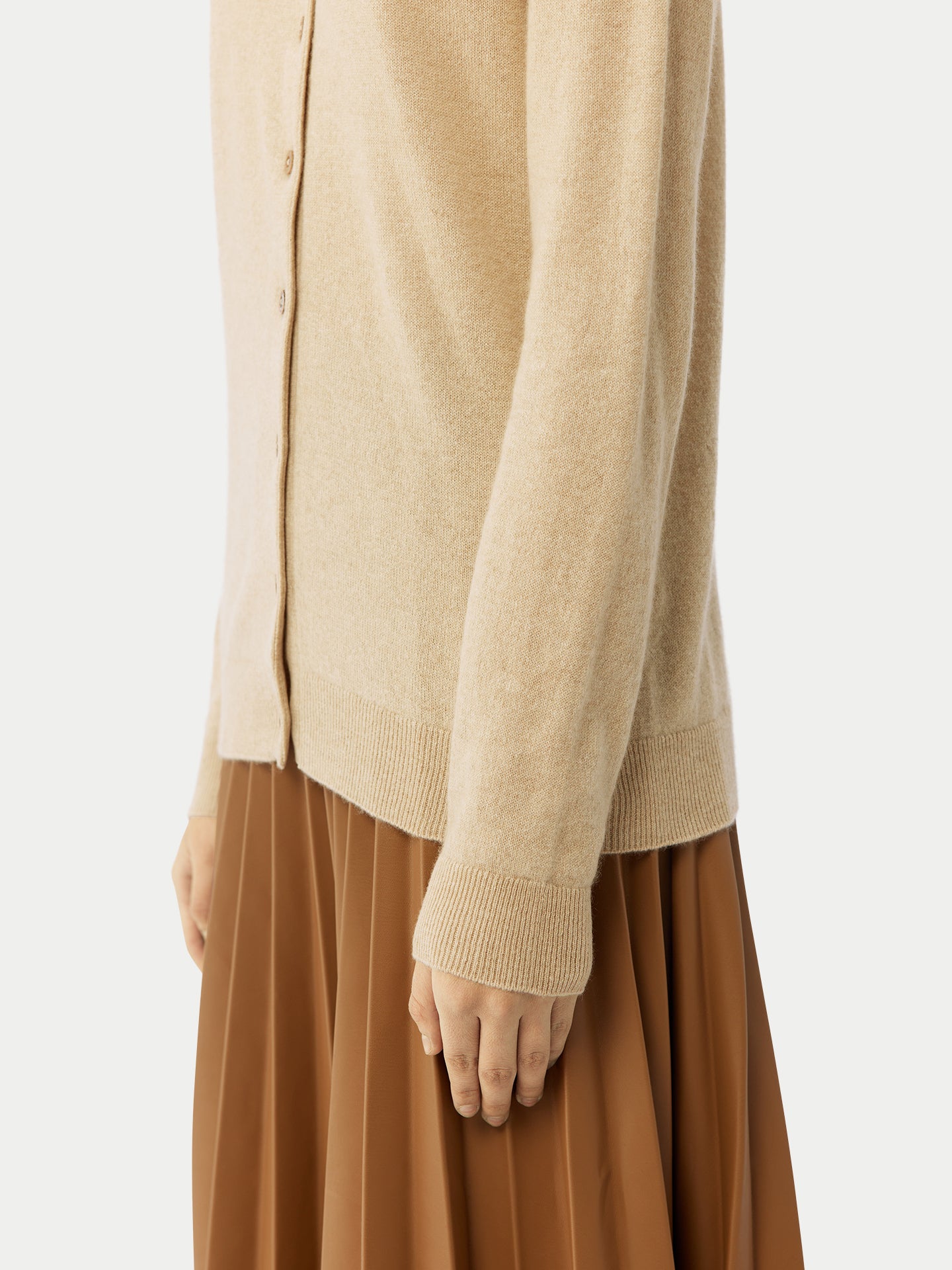 Naturfarbe R-Ausschnitt Kaschmirstrickjacke