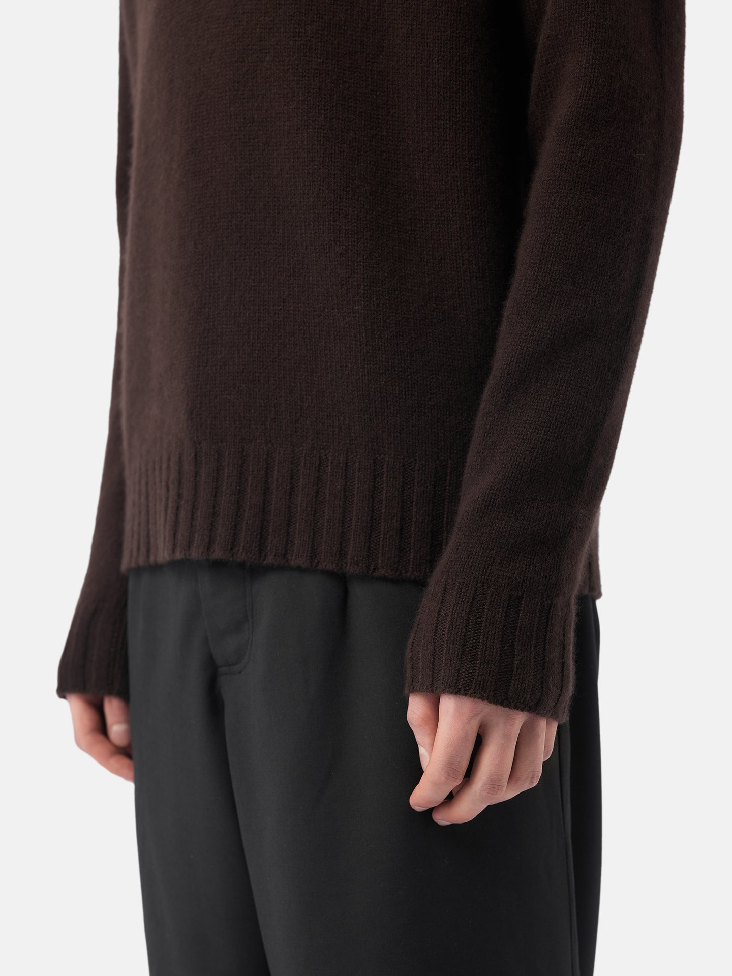 Kaschmir-Rippstrick-Pullover mit V-Ausschnitt