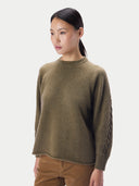 Kaschmirpullover mit Zopf-Raglanärmeln und Rundhalsausschnitt