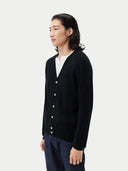 Herren V-Ausschnitt Kaschmirstrickjacke Schwarz | GOBI Cashmere