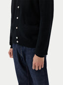 Herren V-Ausschnitt Kaschmirstrickjacke Schwarz | GOBI Cashmere