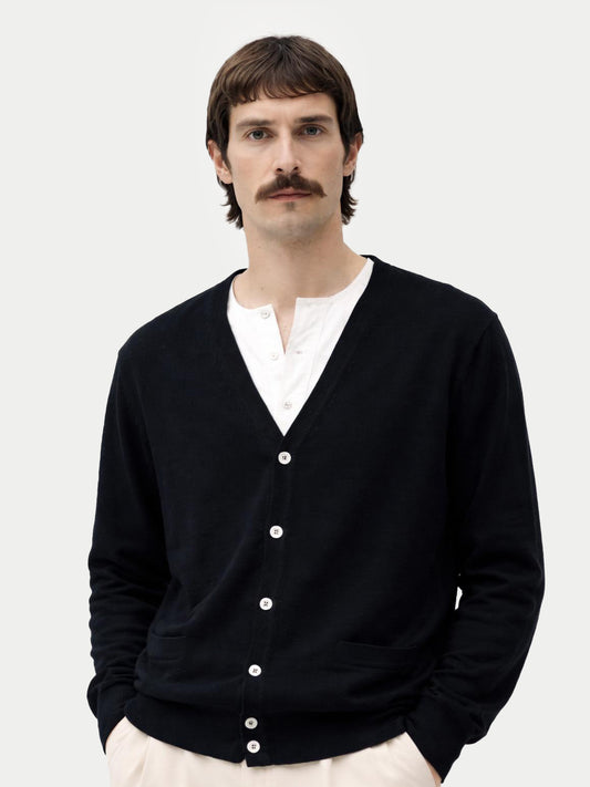 Herren V-Ausschnitt Strickjacke Schwarz | GOBI Cashmere