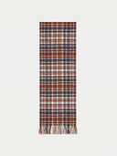 Schal in Coconut Brown flach ausgebreitet, Jacquard-Karo in Braun, Navy und Creme über die volle Länge und Fransenkante