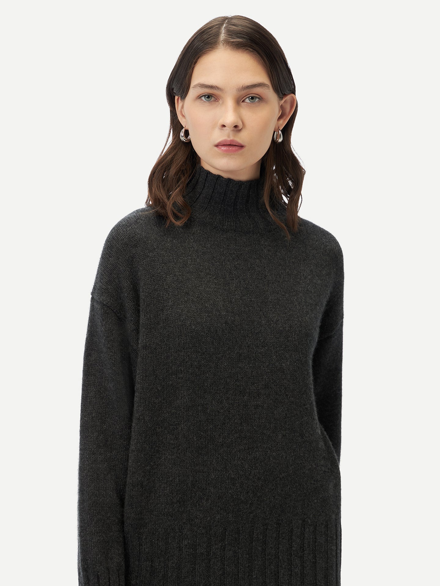 Women's Relaxed-Fit Cashmere Turtleneck Charcoal - Gobi Cashmere