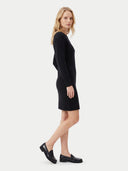 Geripptes Kaschmir-Kleid mit U-Boot-Ausschnitt