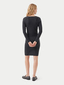 Geripptes Kaschmir-Kleid mit U-Boot-Ausschnitt