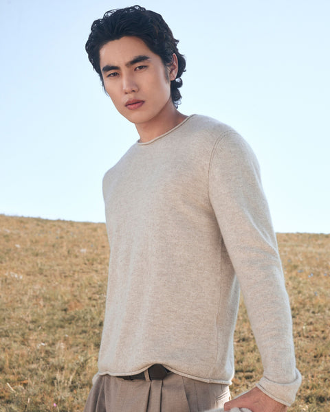 Kaschmirpullover mit Rollkante, Rundhals, Editorial-Foto